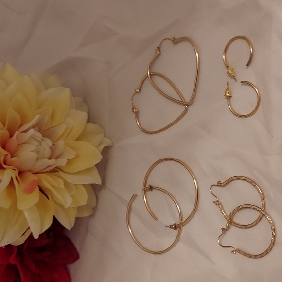 Jewelry - Vtg Goldplated Hoop Earrings